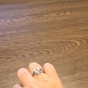 Elegant Silver Ring with cubic zirconia Gemstone Size 8